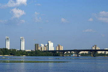 Fototapeta na wymiar City on the river