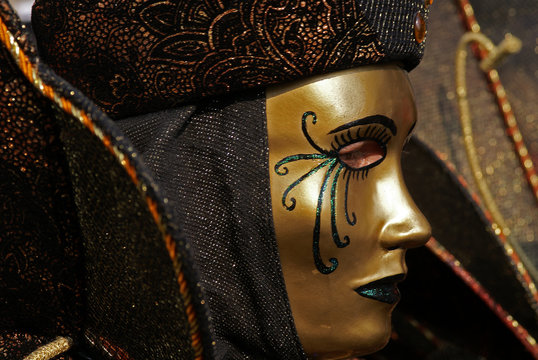 Maschera d'oro
