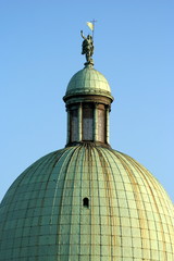 Fototapeta na wymiar cupola di chiesa a Venezia