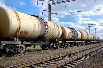 Fototapeta na wymiar Transportu ropy naftowej w zbiornikach koleją