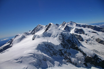Fototapeta na wymiar Über den Gletschern der Schweiz
