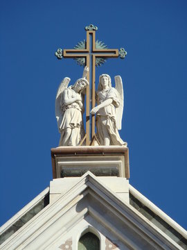 zwieńczenie fasady bazyliki Santa Croce we Florencji