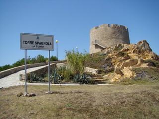 Hiszpańska wieża na Sardynii w Santa Teresa Gallura - obrazy, fototapety, plakaty
