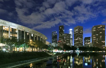 Foto op Canvas De skyline en reflectie van Los Angeles & 39 s nachts © Mike Liu