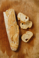 baguette de pain et tranches