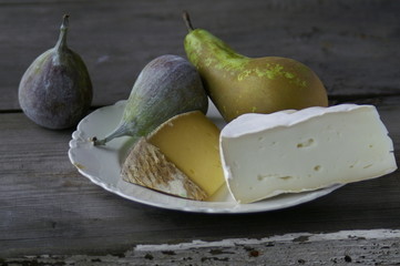 Bio Käse mit Feigen und Birne