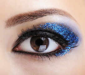 blue bright make-up