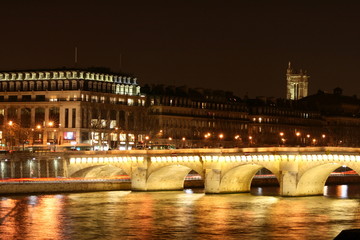 Fototapeta na wymiar paris noc most