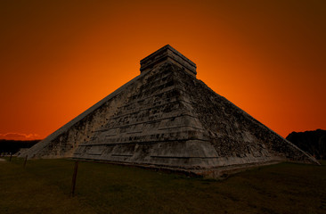 Fototapeta na wymiar Świątynie świątyni w Chichen Itza w Meksyku