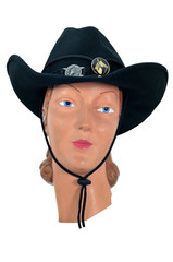 mannequin coiffé d'un chapeau de cow-boy.