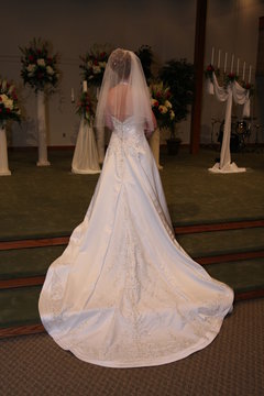 wedding dress train veil gown