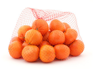 Very fresh mandarin oranges in a red mesh bag.