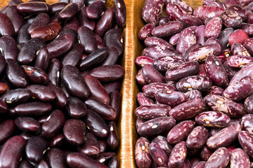 Kidney beans in wooden dish