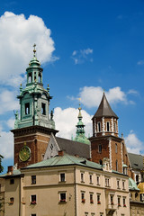 Fototapeta na wymiar Wawel nad błękitne niebo. Kraków, Polska