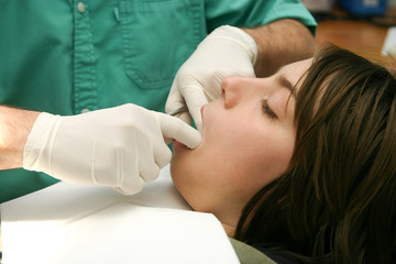 adolescent chez le dentiste