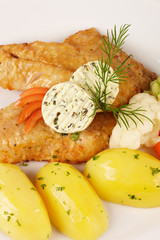 Gebratenes Kabeljaufilet mit Kartoffeln