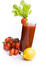 Tomatensaft mit Zitrone