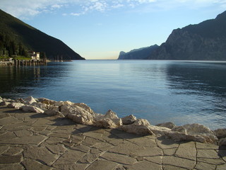 Jezioro Garda widziane z miejsowości Torbole