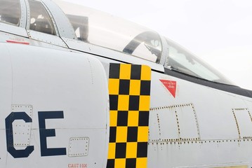 Foto einer Pilotkanzel eines Jagdflugzeugs