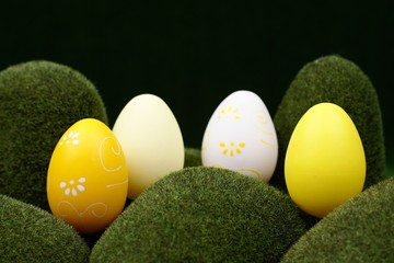 oeufs de pâques dans les collines