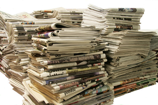 giornali su sfondo trasparente