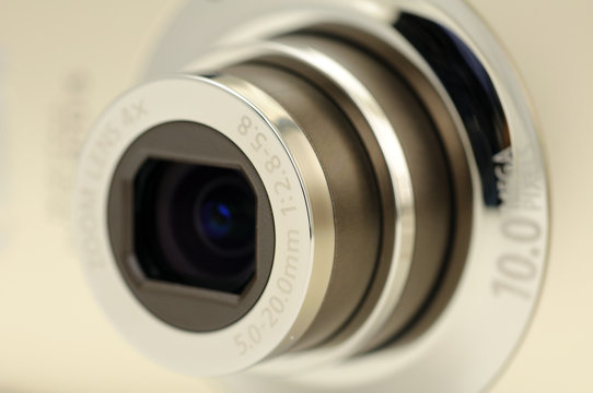 Digital camera zoom lens