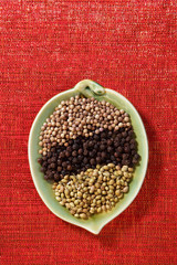 black coriander , black peppercorn, white coriander in leaf bowl