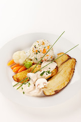Tilapia-Filet mit Champignon-Ragout und Reis