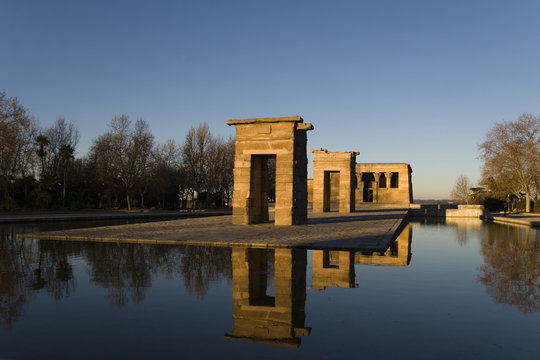 vista del templo de devod en madrid