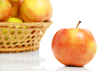 Ripe apples in a wum bowl