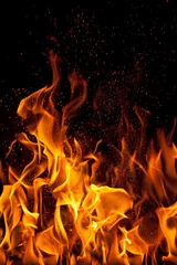 Crédence de cuisine en verre imprimé Flamme flame and sparks isolated over black background