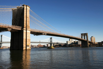 Fototapeta na wymiar Klasyczny NY - Brooklyn Bridge, zobacz na Brooklyn od Manhattanu