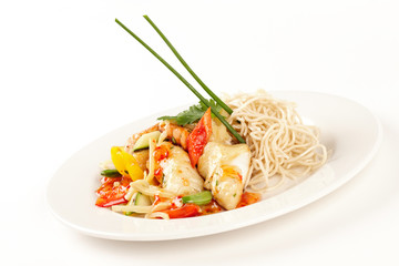 Asiatische Fischpfanne mit Mie-Nudeln