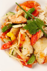 Asiatische Fischpfanne mit Mie-Nudeln