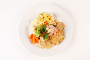 Pangasiusfilet mit Crevettenragout und Kartoffelgratin