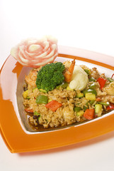 Arroz con camarones y verduras. México.