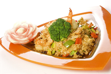 Arroz con camarones y verduras. México.