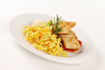 Geschmortes Knurrhahnfilet mit Nudeln