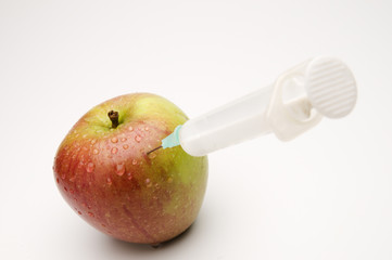 apple with syringe - obrazy, fototapety, plakaty