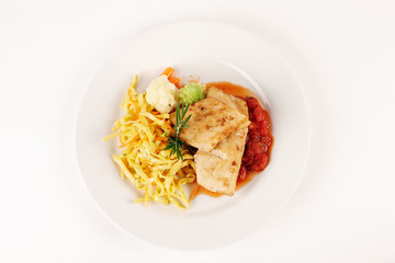 Geschmortes Knurrhahnfilet mit Nudeln