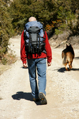 randonneur et son chien