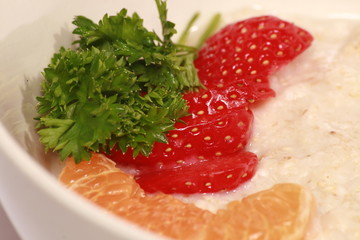 oat with strawberry and orange