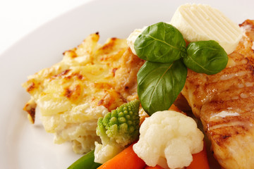 Viktoriabarschfilet mit Kartoffelgratin