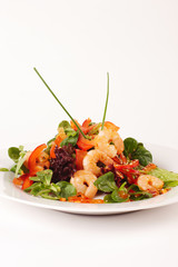 gemischter Salat mit Garnelen