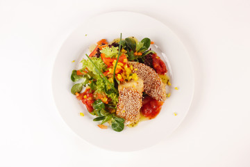Mahi-Mahi-Filet auf Salat