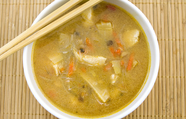 asiatische Hühner und Gemüsesuppe