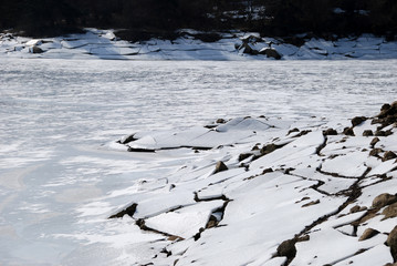 lac gelé craquelé