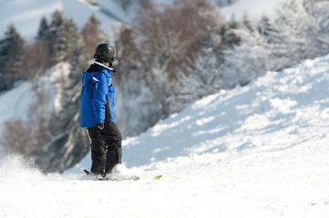 Fototapeta na wymiar skiing kid