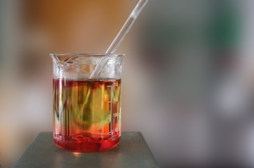 Säure in Becherglas / acid