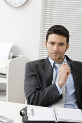 Naklejka premium Businessman thinking